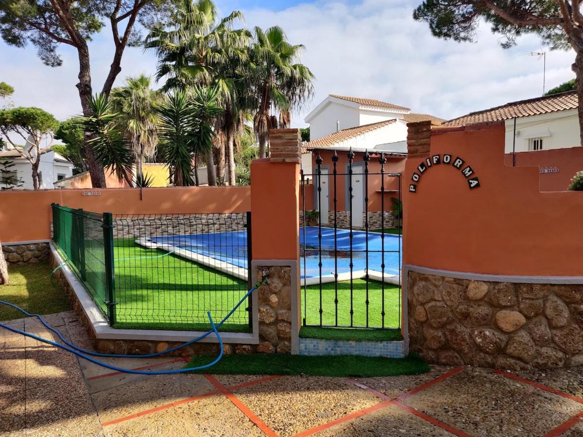 נובו סנקטי פטרי Chalet Los Pinos Con Piscina Privada מראה חיצוני תמונה